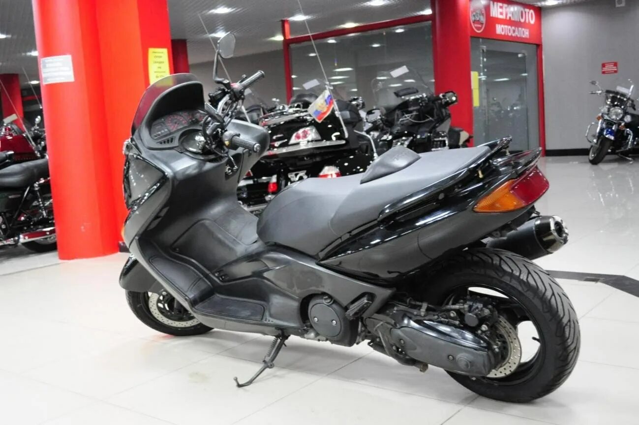 Yamaha tmax 560 tech max. Yamaha т макс 500. Ямаха т макс 500 3 поколения. Макси скутер ямаха т макс 500. Маха 500.