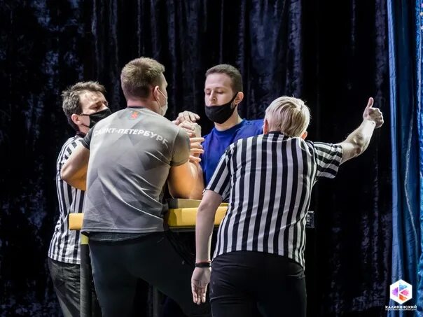 Школа армрестлинга в санкт-петербурге. Армрестлинг 2022. Школа армрестлинга в санкт-петербурге. Армрестлер из россии. Чемпионат урфо по армрестлингу 2022.