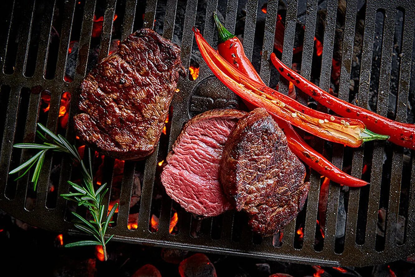 Стейк пигнек. Стейк на гриле. Стейк рибай мраморная говядина. Мясо на углях. Стейк рибай.