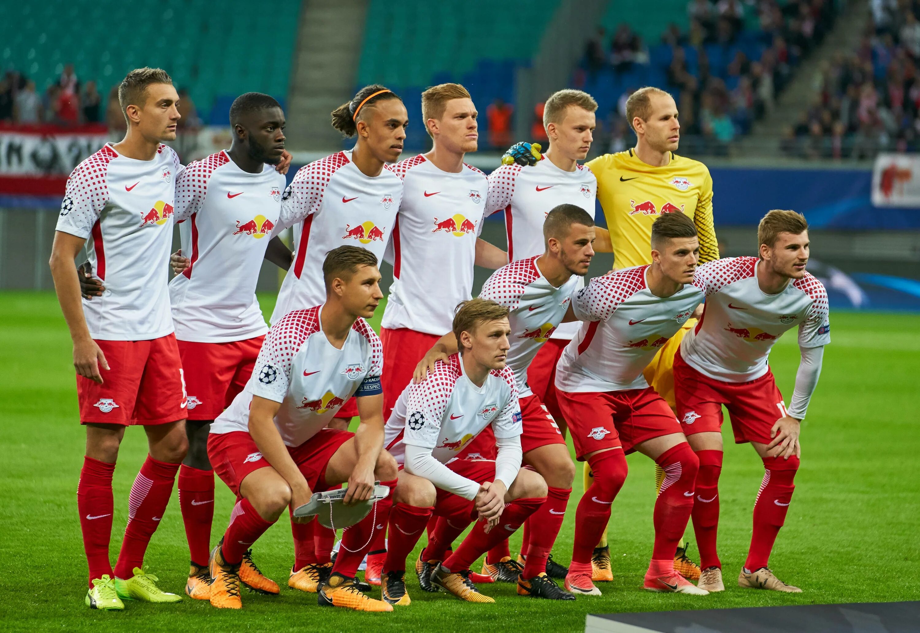 Счет футбол лейпциг. Футбольная команда RB Leipzig. Лейпциг. Лейпциг ФК форма. Red bull Leipzig.