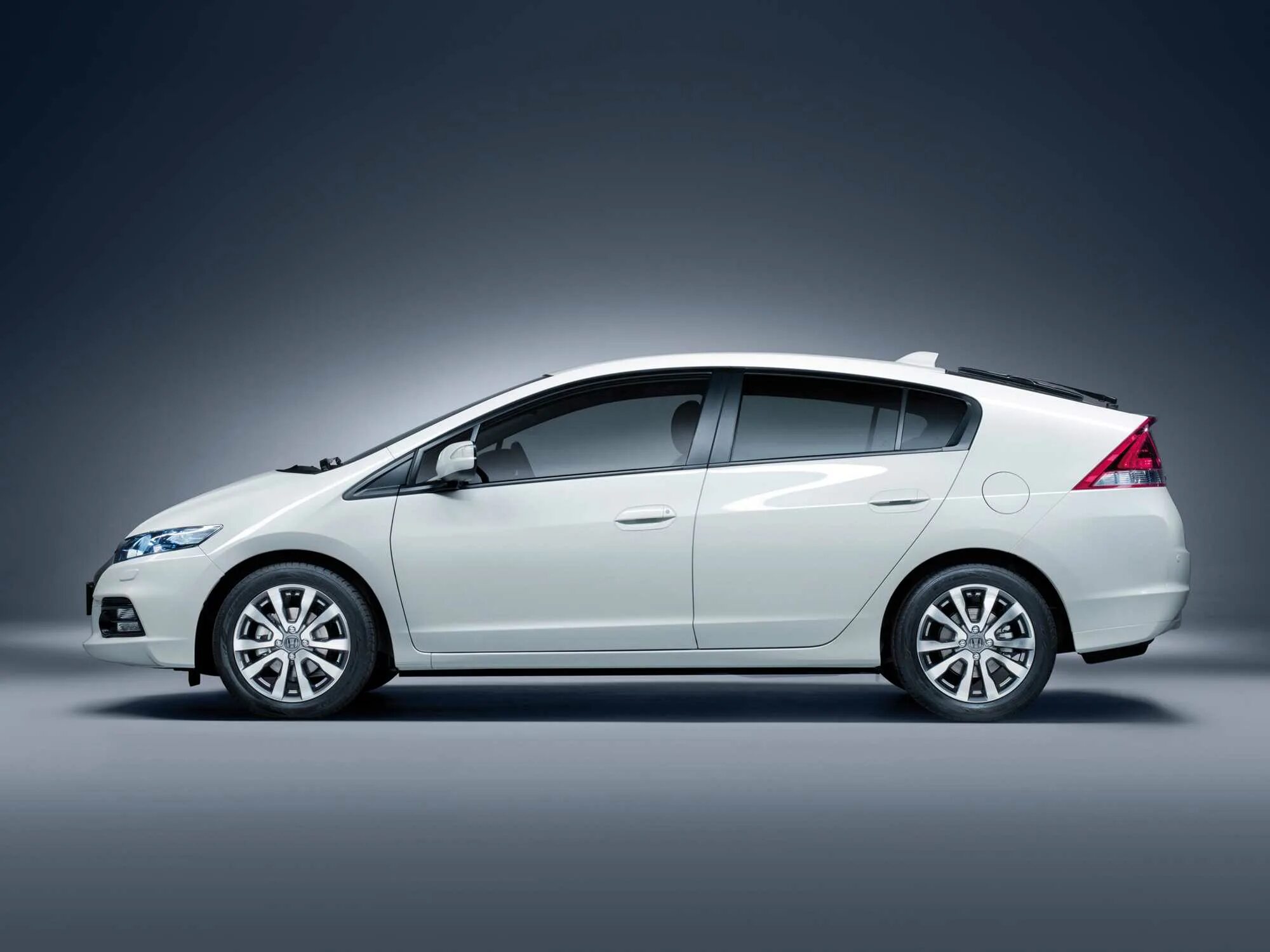 Размеры хонды инсайт. Honda Insight ze2. Honda Insight 2010. Хонда Инсайт гибрид. Honda Insight Hybrid 2012.