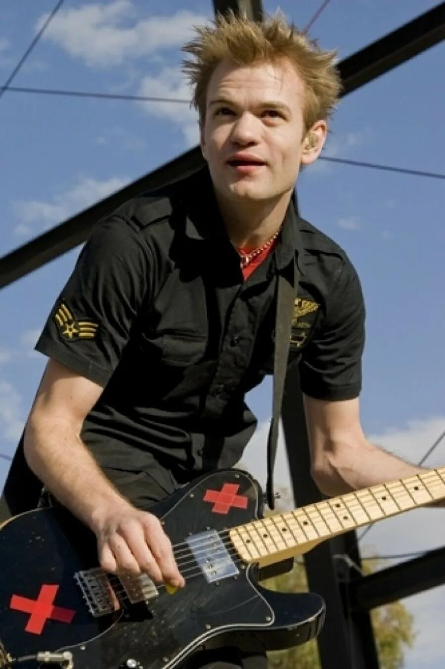 Дерик уибли. Дерик джейсон уибли. группа sum 41 дерик уибли. sum 41 солист.
