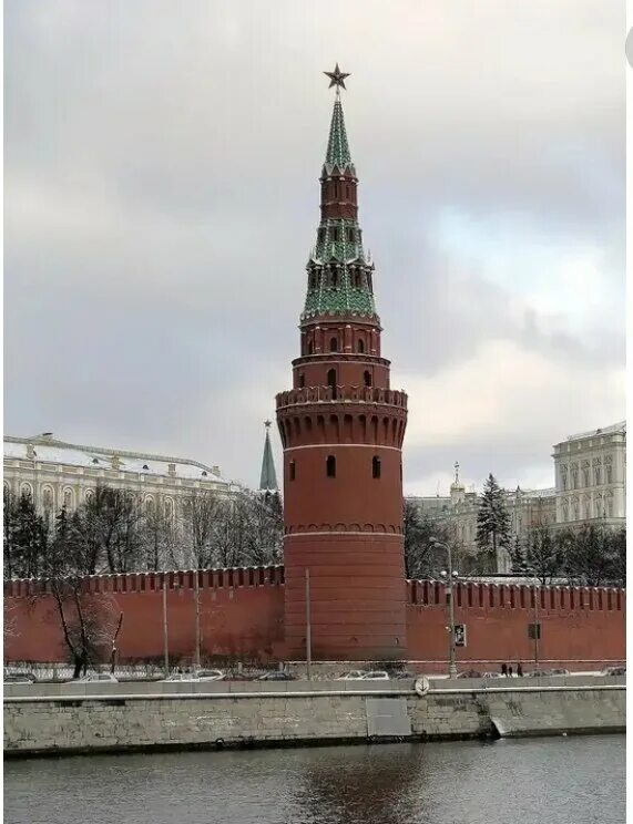 Водовзводная башня московского. Водовзводная (Свиблова) башня. Водовзводная башня Московского Кремля. Свиблова башня Московского Кремля. Водовзводная (Свиблова) башня Московского Кремля.