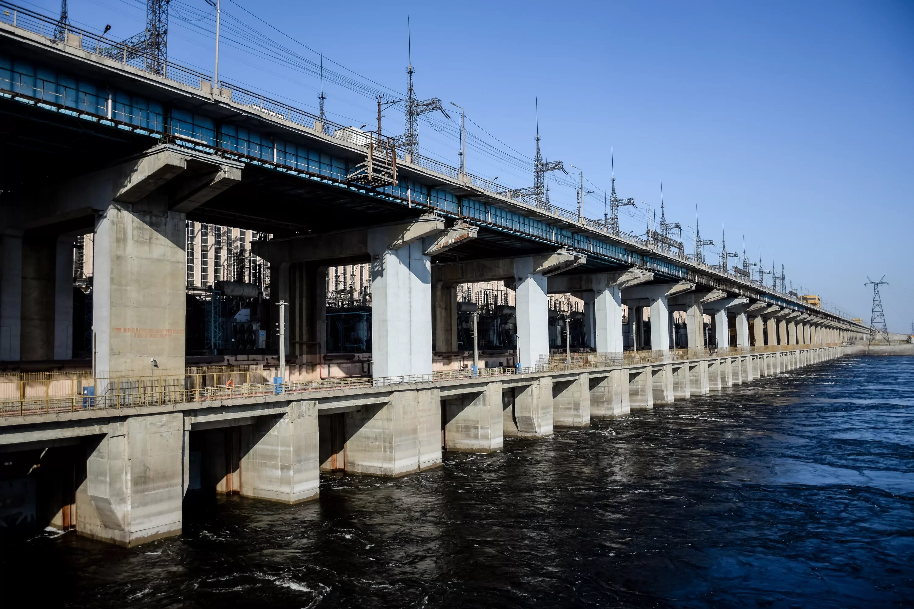 Набережные челны гэс набережная тукая. 4 2 2 гэс набережные. Нижнекамская гэс набережные челны. Нижнекамская гэс набережные челны. Нижнекамская гэс шлюз.