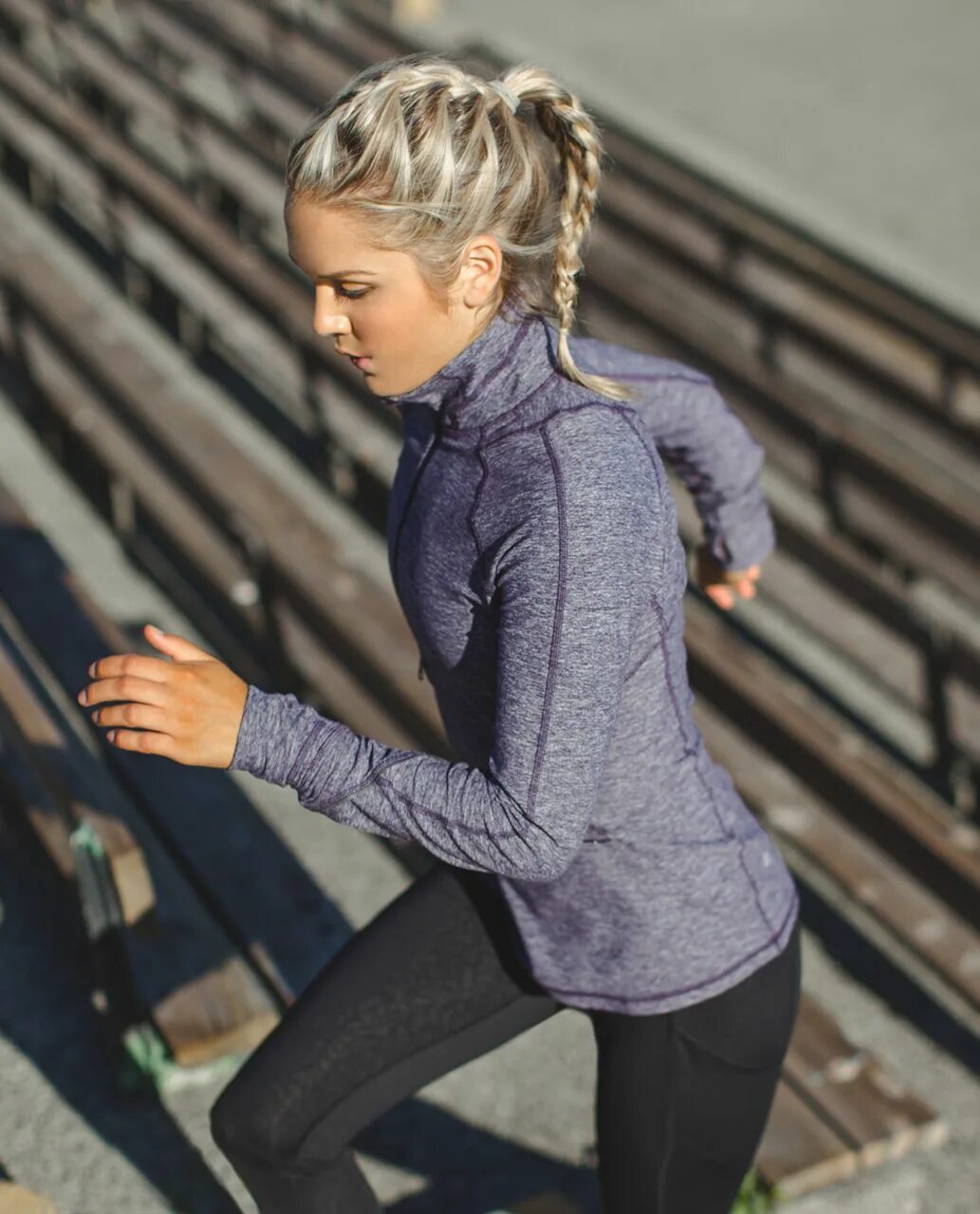 Костюм под спортивный. Прическа под спортивный стиль. прическа под спортивный костюм. косы под спортивный стиль. прическа для спортивной фотосессии.