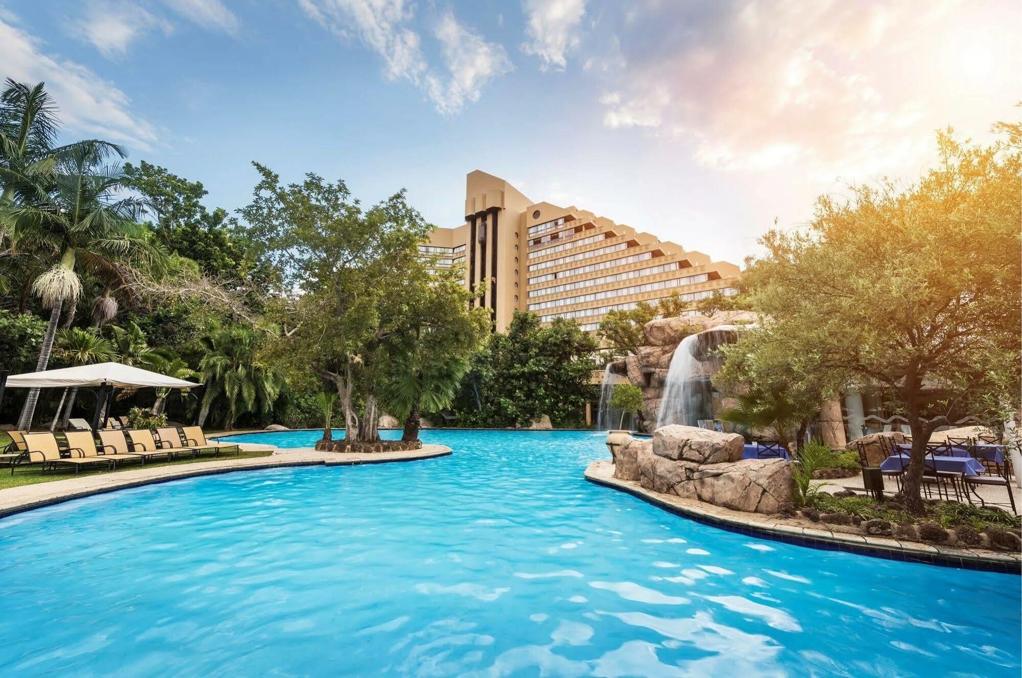 Отель sun city в южной африке. Сан сити юар парк развлечений. Сан сити отель юар. Курорт сан сити в юар. Сан сити гостиница.