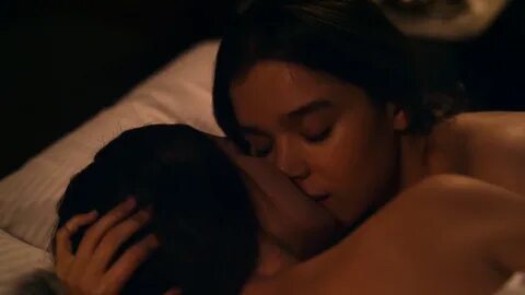 Hailee steinfeld lesbian scene.