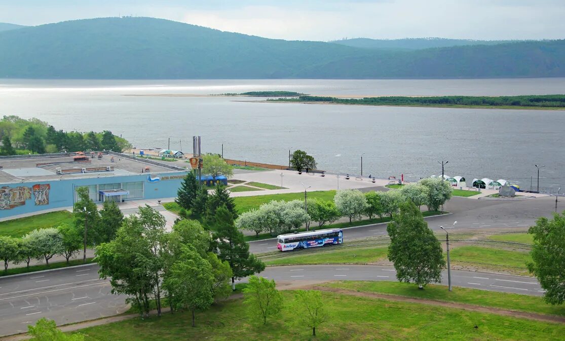 Комсомольск на амуре летом. Комсомольск на Амуре. Набережная Комсомольска на Амуре. Комсомольск на Амуре лето. Новая набережная Комсомольск-на-Амуре.