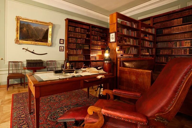 Музей квартира а н Толстого в Москве. Кабинет писателя Шолохова. Кабинет писателя 19 века Италия. Кабинет современного писателя.