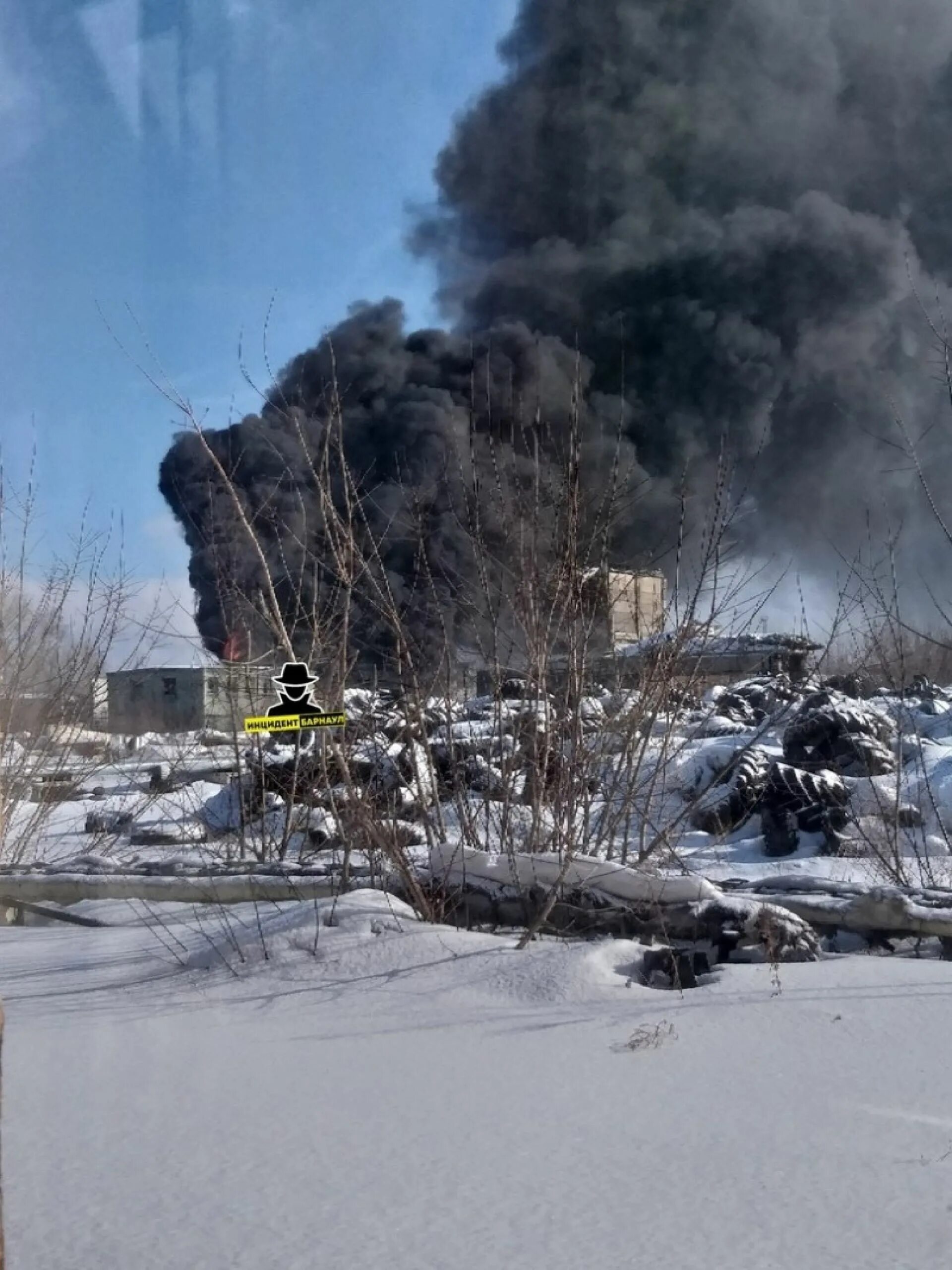 Россия 1 барнаул сегодня. Пожар в Барнауле сейчас. Сегодняшний пожар в Барнауле. Что горит в Барнауле сейчас. Инцидент Барнаул пожары.
