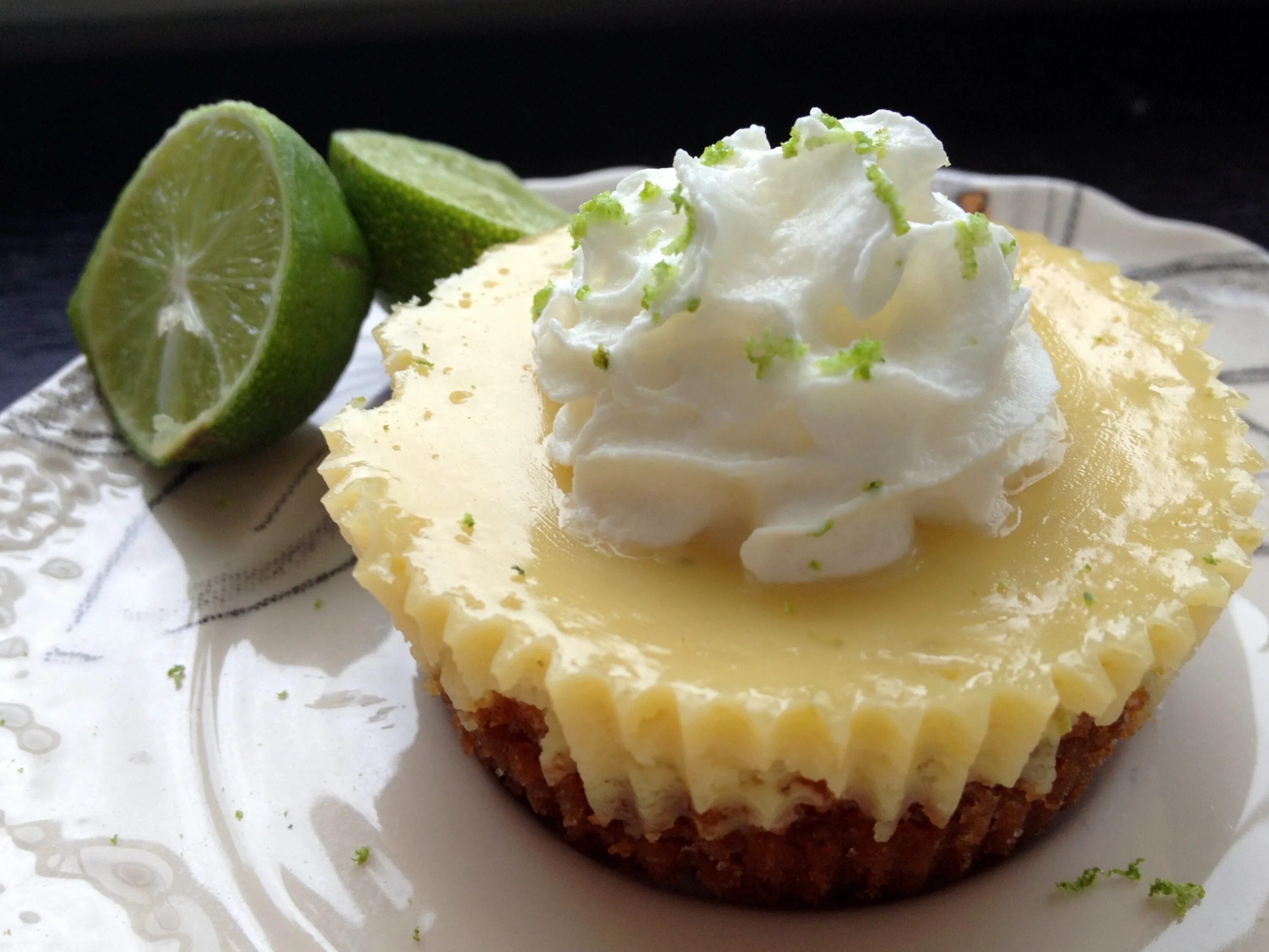 Лаймовый пирог. Pie Key Lime Mini. Лаймовый пирог американский. Кокосово лаймовый пирог.