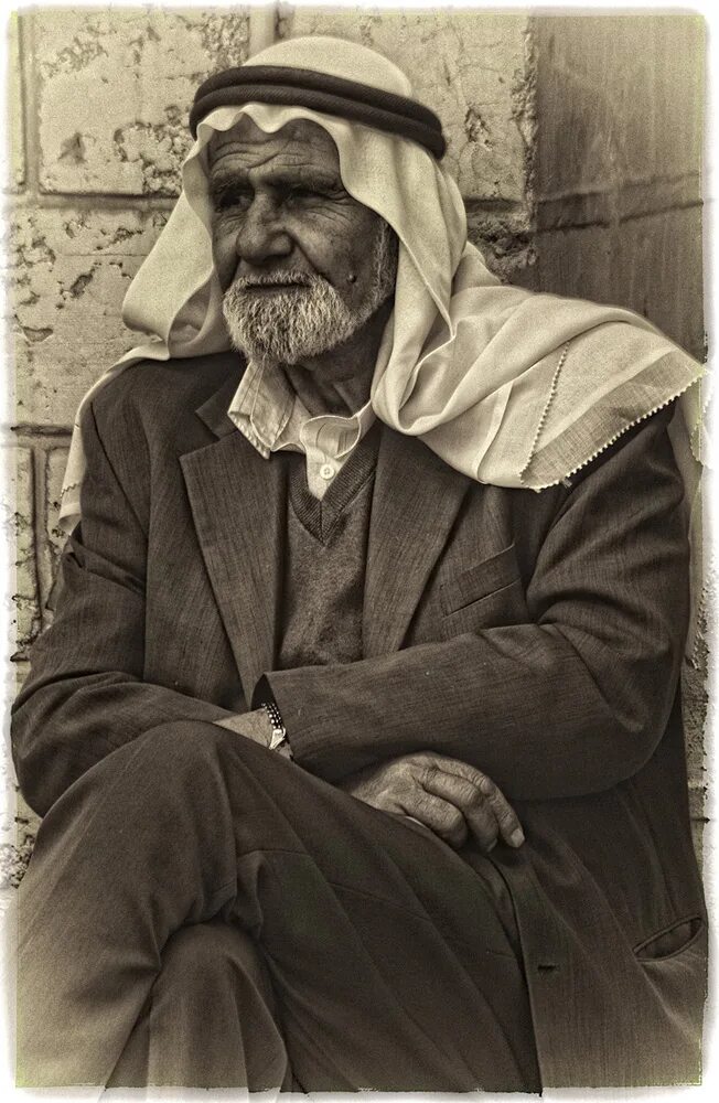 Дедушка араб. Дед араб. Араб ретро портрет. Дед араб 18 век.
