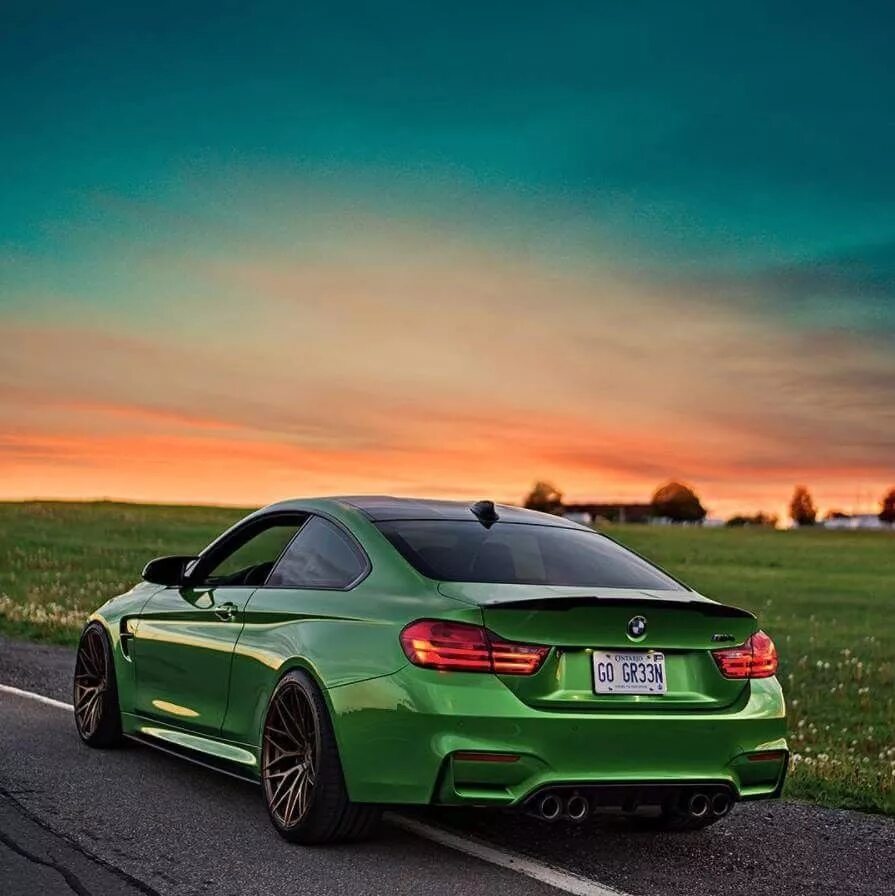 Зеленая м5. Bmw m4 green. bmw m4 изумрудная. bmw m4 f82 green. бмв м4 ф82 зеленая.