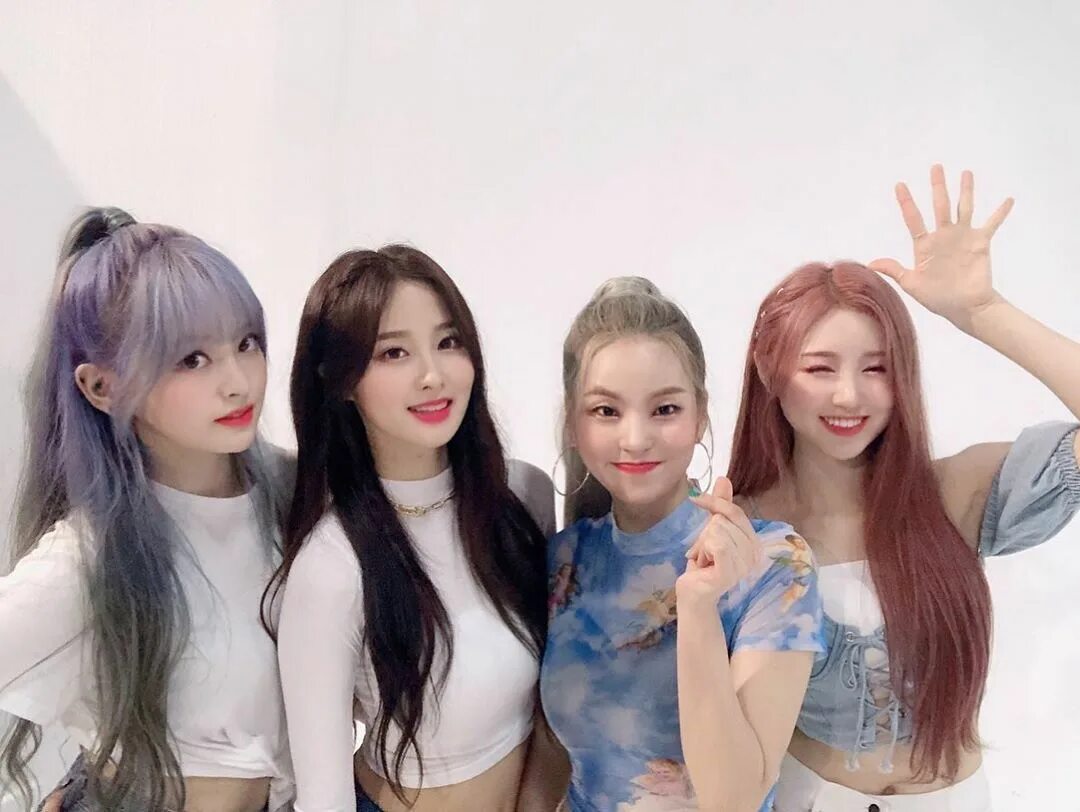 Kpop members. Корейские женские группы k-pop. Kpop girl groups list. Cravuty кпоп группа. Имена мемберов севентин.