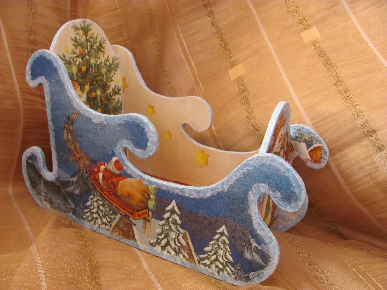 сани "деда мороза". новогодние сани. новогодние сани своими руками из картона. поделка новогодние сани. поделка новогодние сани.