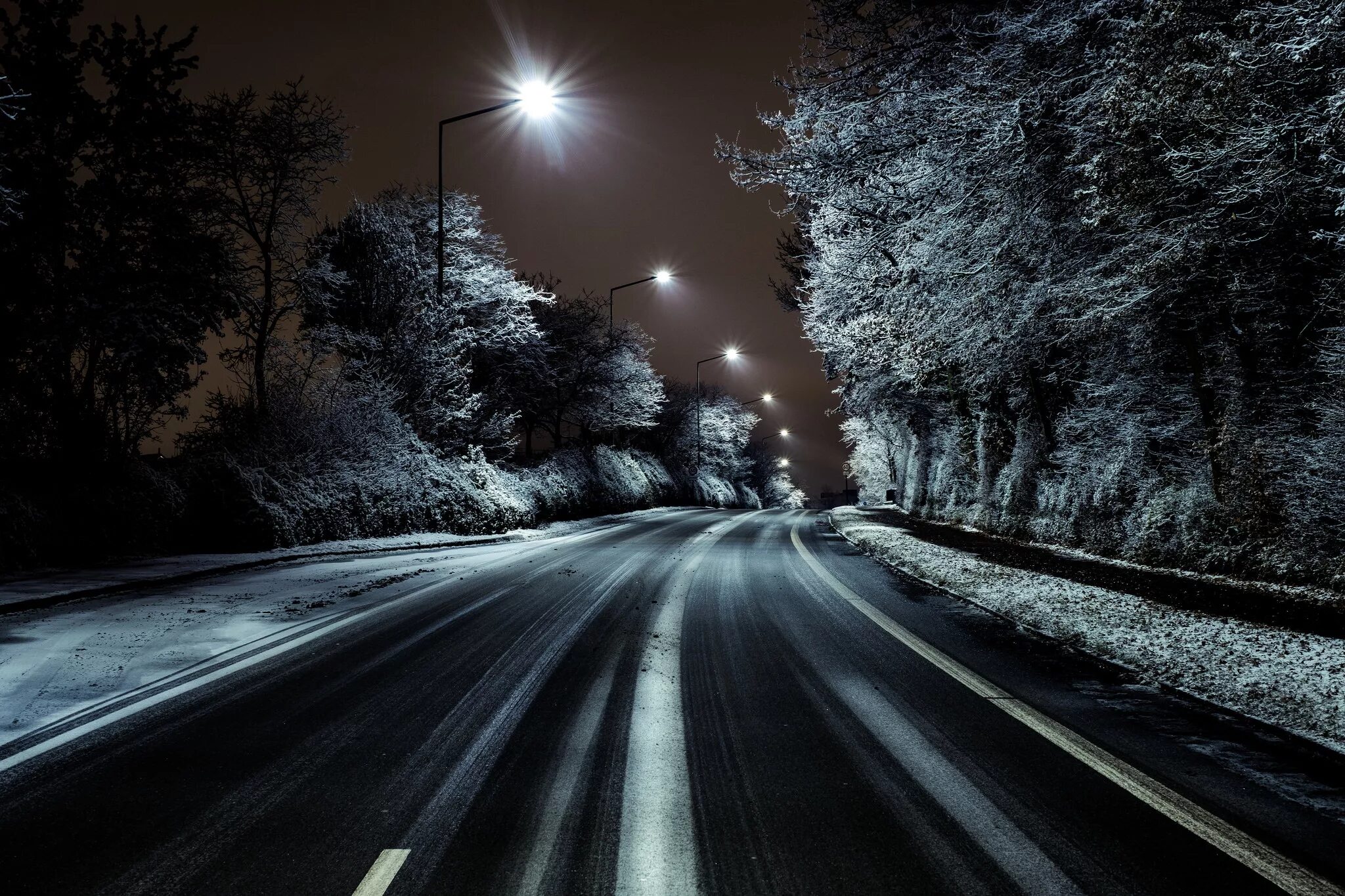 Красивое время ночью. Дорога ночью. Ночная трасса. Зимняя дорога ночью. Темная дорога.