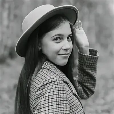 Александры серой
