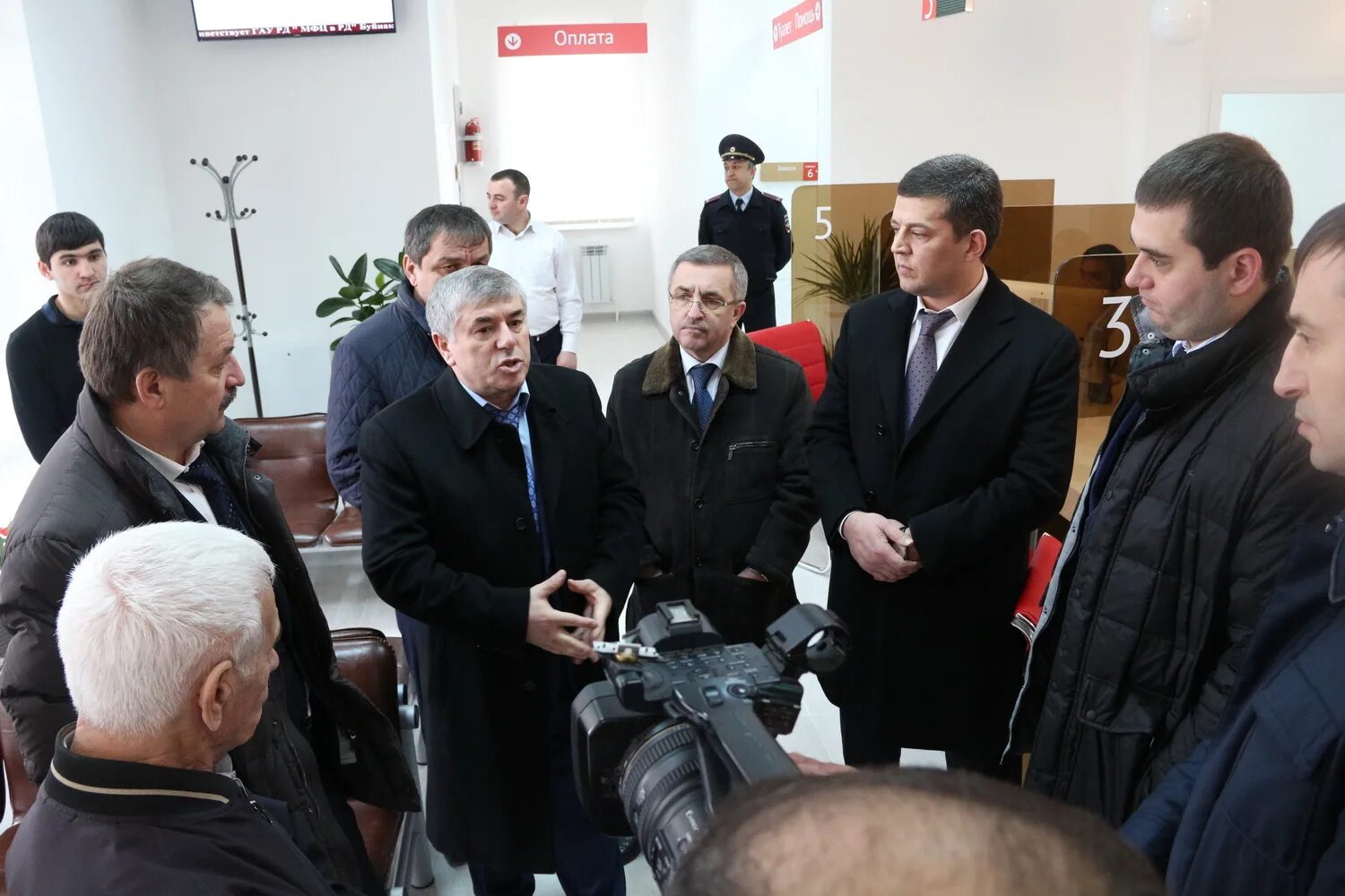Мфц буйнакск. Сотрудник мфц. Мфц г буйнакск. Номер мфц буйнакск. Мфц г буйнакск.