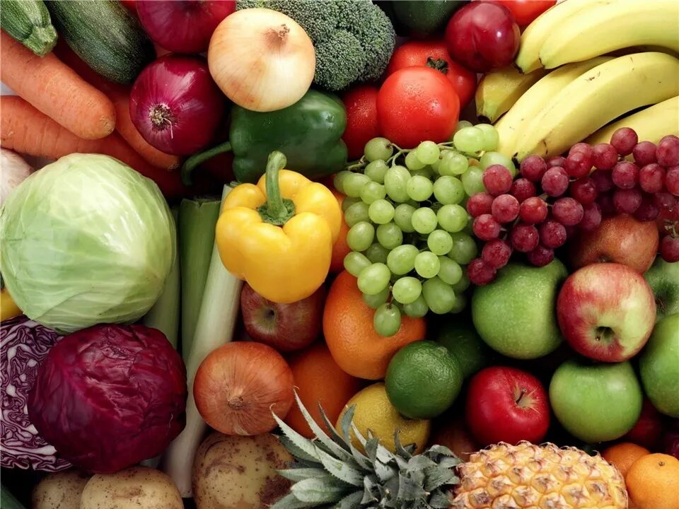 Фрукты после овощей. Фрукты и овощи крупным планом. Фрукты овощи ассорти. Овощи и фрукты старого света. Фрукты и овощи разных цветов.