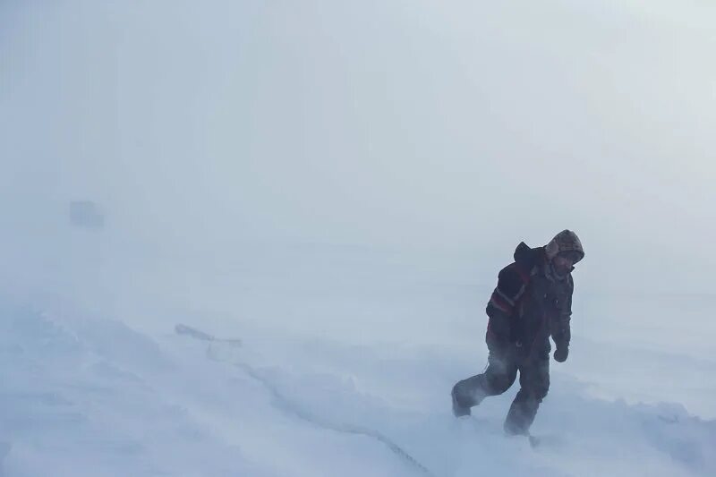 Во время пурги. Пурга в Тикси. Тикси 3 Пурга. Тикси сугробы. Тикси метель.