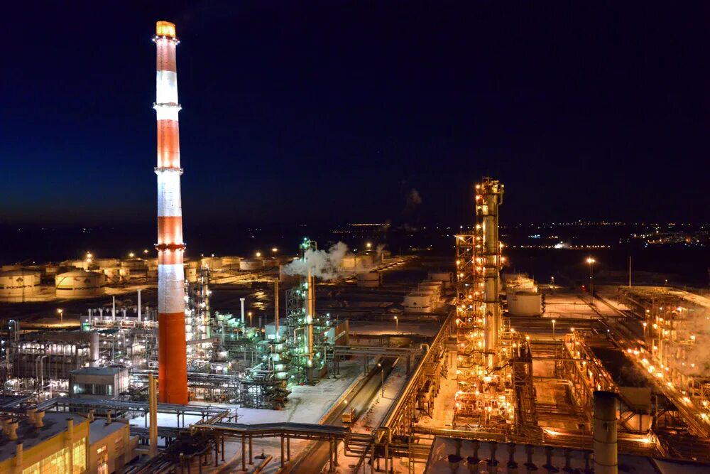 Сызрань завод роснефть. Сызранский нефтеперерабатывающий завод. Снпз сызрань фото. Николаевский нпз. Завод кнпз самара.