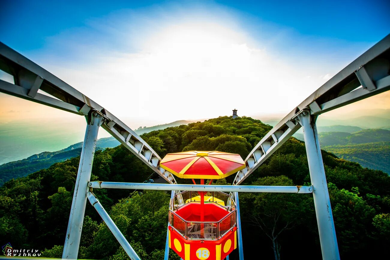 Гора ахун колесо обозрения. Башня ахун колесо обозрения. Колесо обозрения ахун сочи. Гора ахун в сочи колесо обозрения. Гора ахун колесо обозрения.