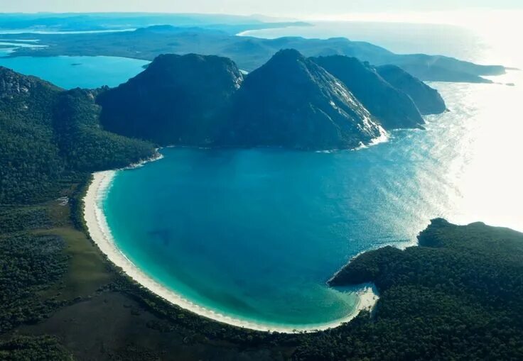 File:20100209 Wineglass Bay and The Hazards from Mt Amos  Wikipedia