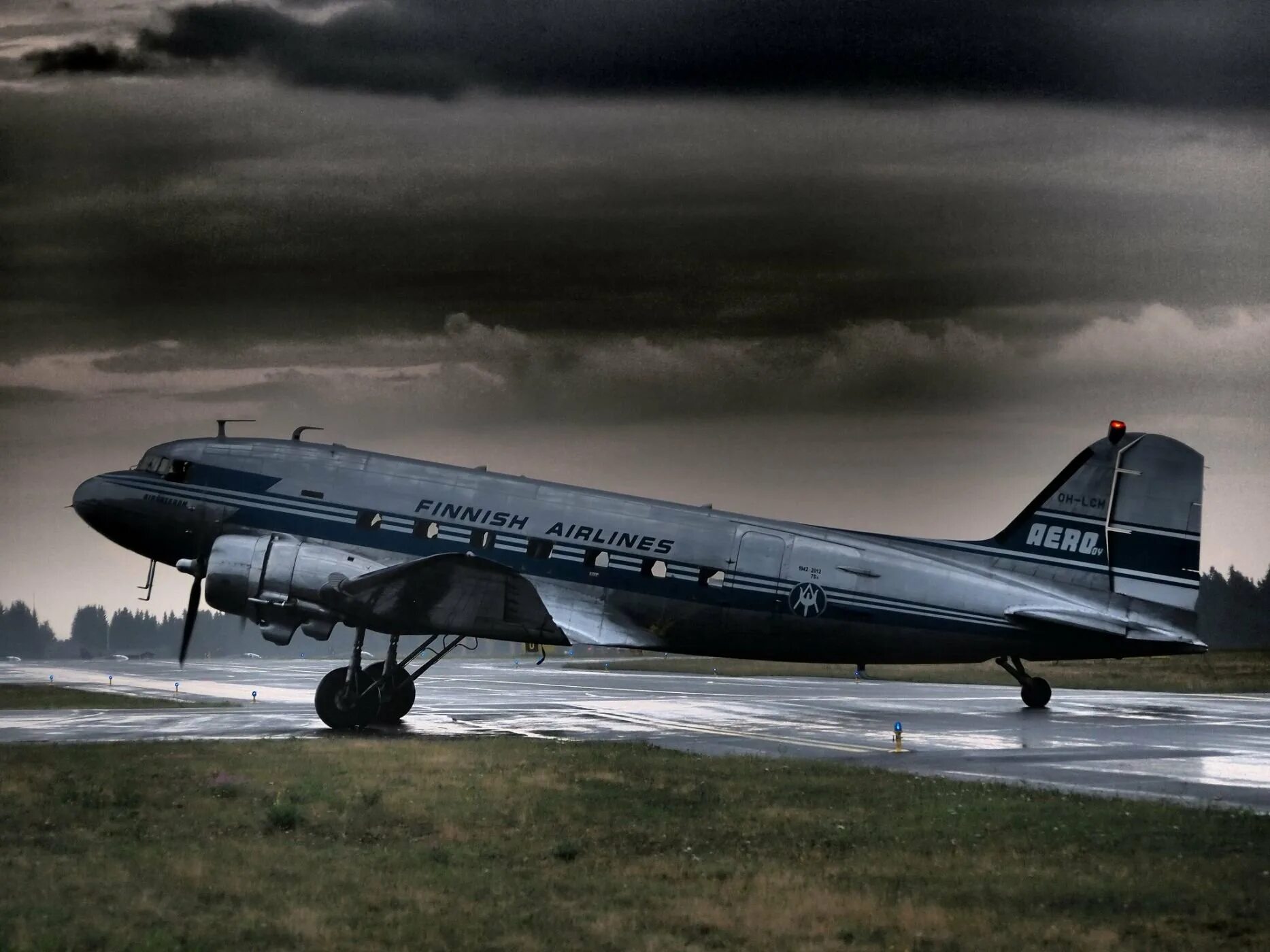 Самолеты dc. Douglas DC-3. Дуглас ДС-3. ДС-3 самолет. Douglas DC-3 Dakota.