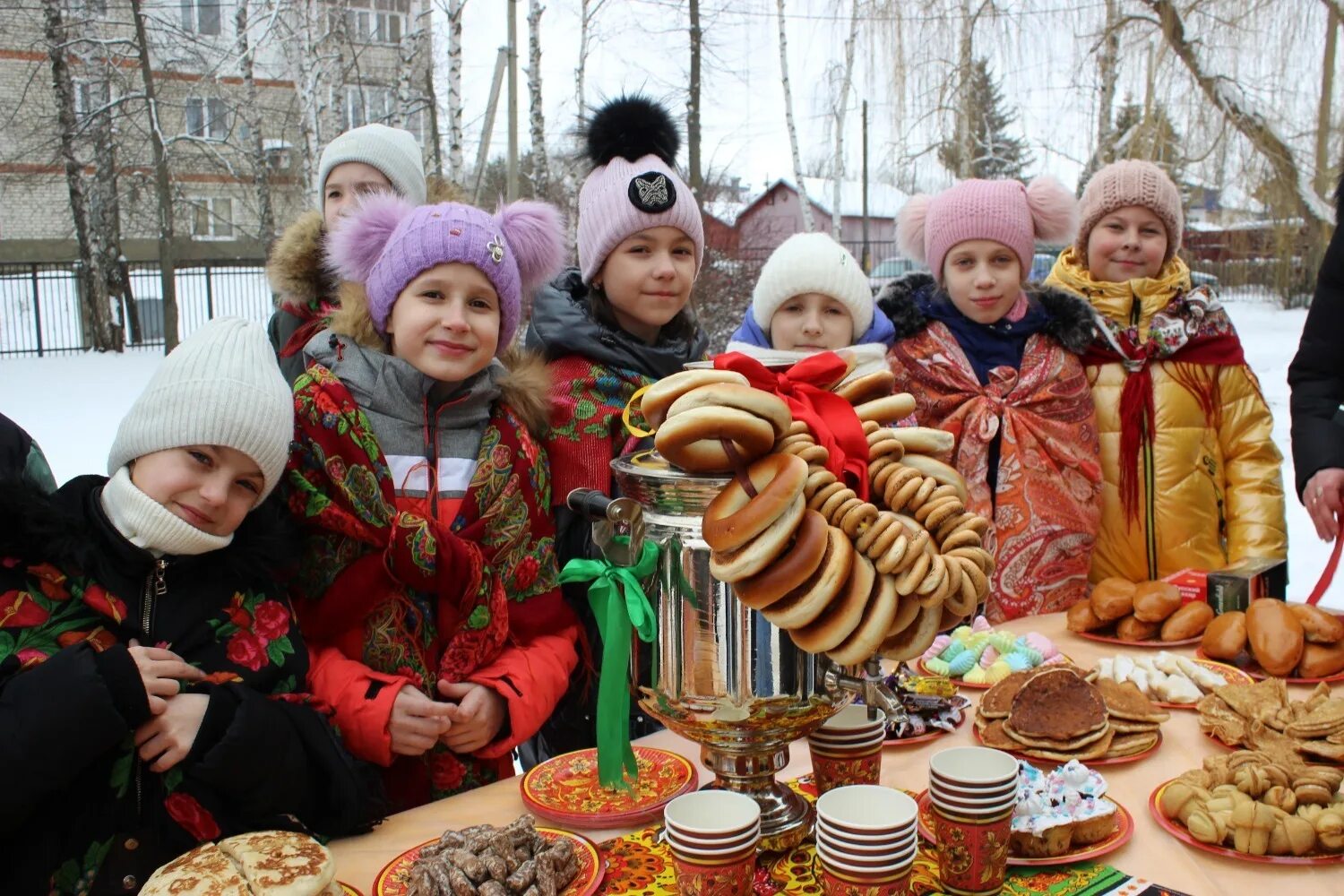 Масленица для детей 4 лет. Масленица санки. катание на масленицу. масленица блины самовар. масленица самовар.