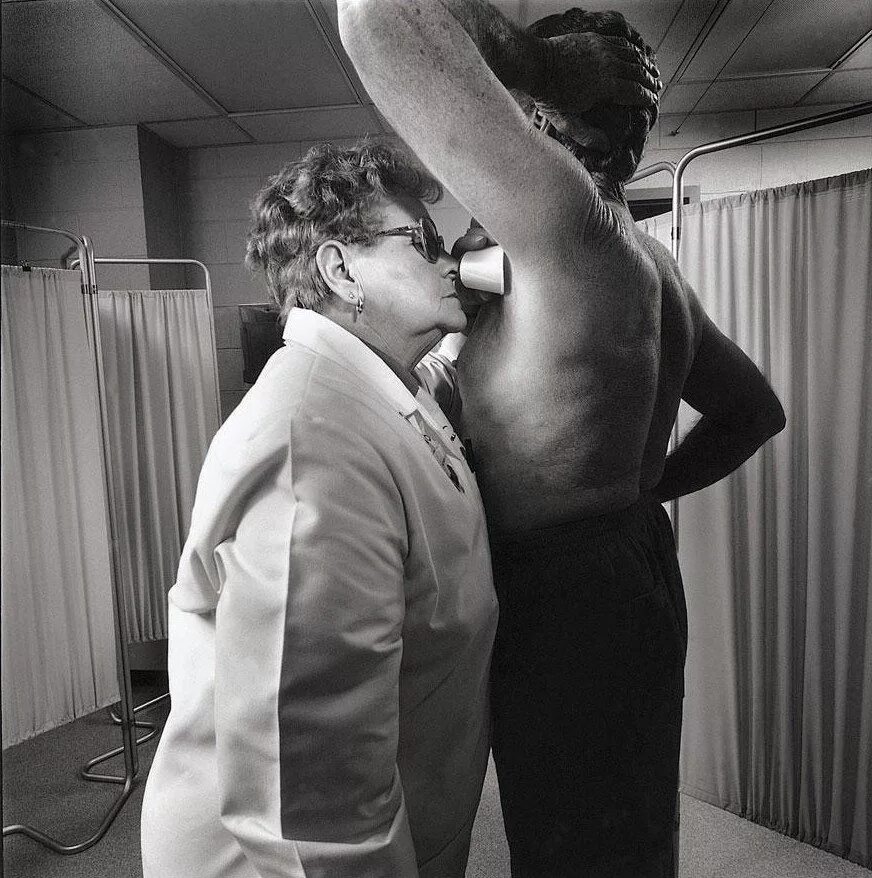 странные фотокарточки. Stranger things season 4 постер. очень странные дела 4 сезон. наото хаттори. очень странные дела монстр демогоргон.