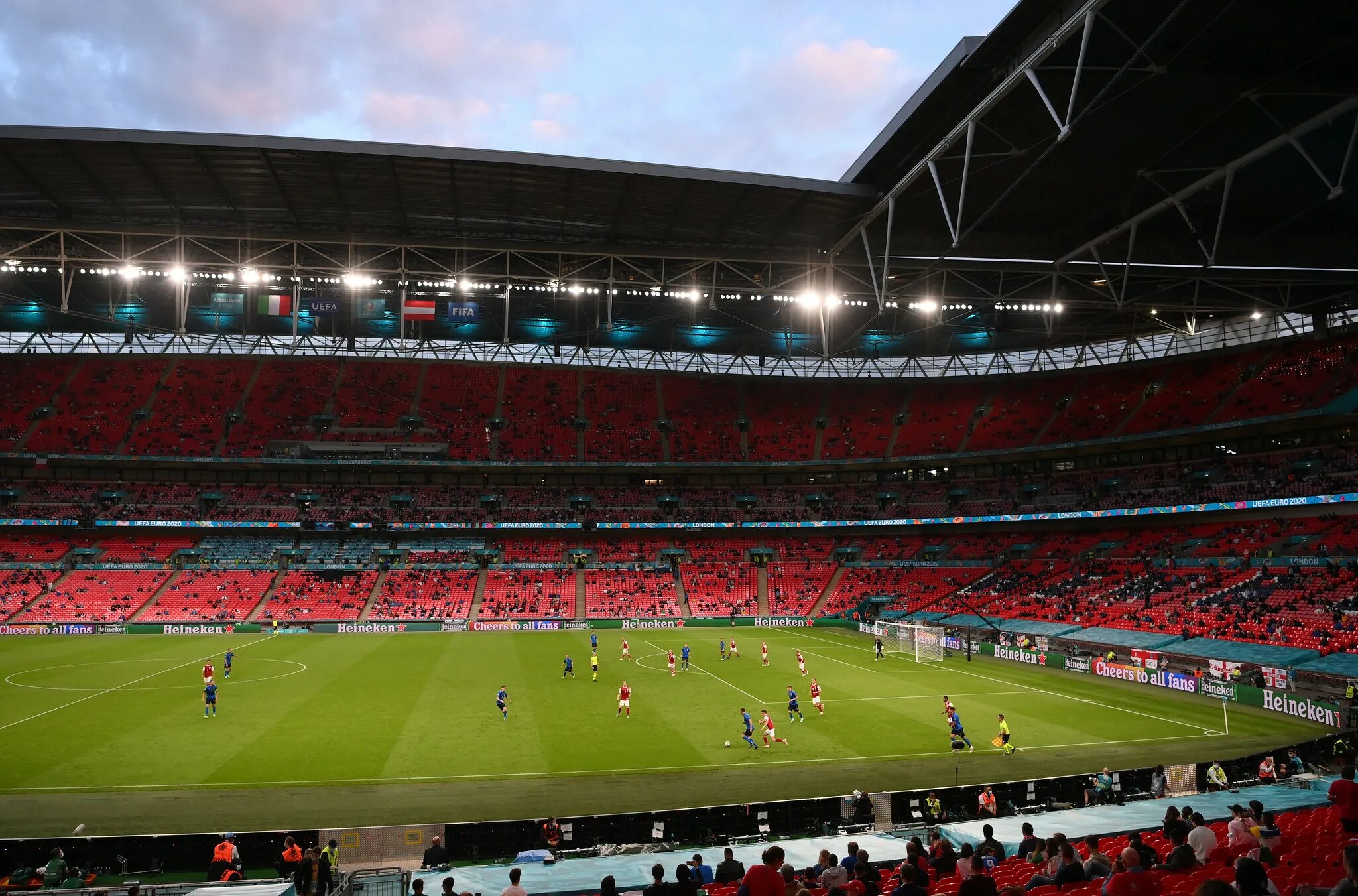 Стадион Уэмбли 2023. Уэмбли чей стадион. Стадион Wembley 1985. Стадион 2020 Euro Final.