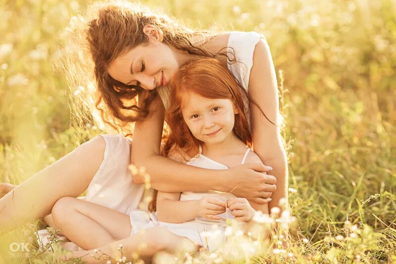 Мамы без смс. Мама и дочка. Счастливая мама с дочкой. Мама и малыш лето. Фотосессия мама и дочка.