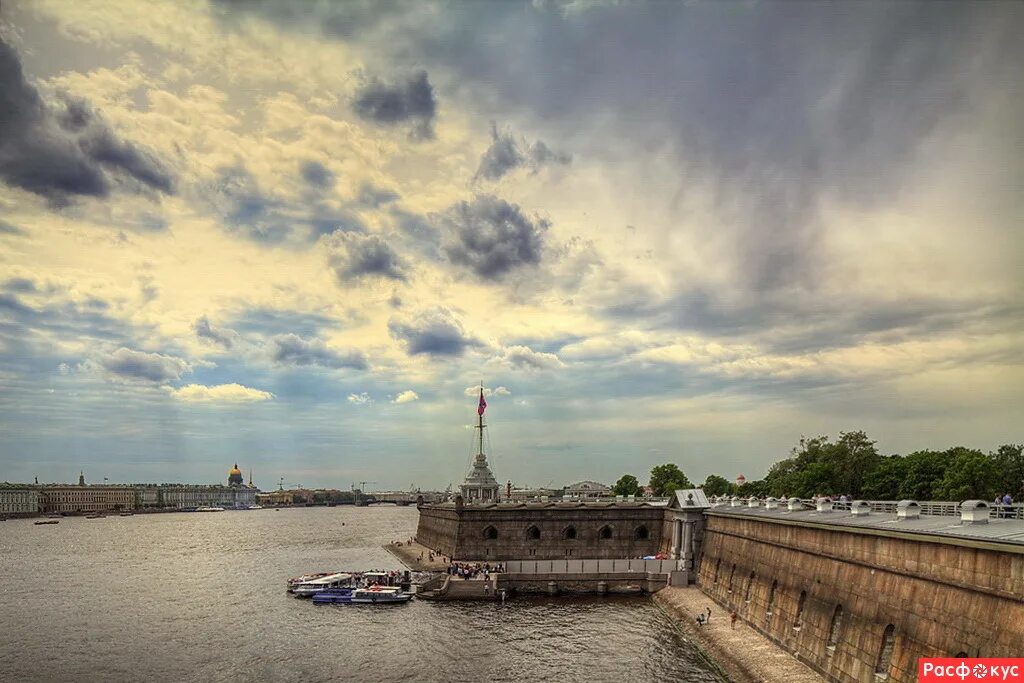 небо тучи. тёмное свинцовое небо. грозовое небо. пасмурное свинцовое небо. свинцовые тучи.