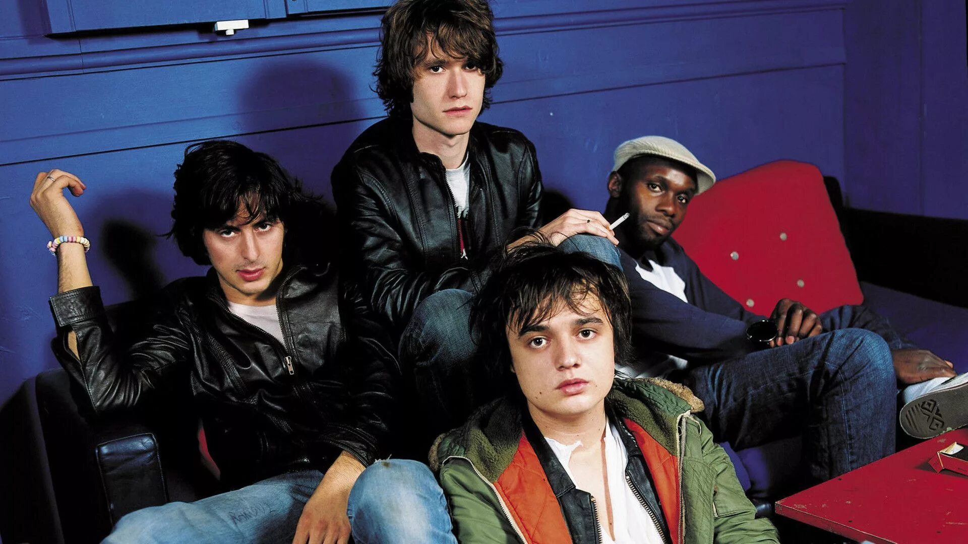 Инди инди 10. Либертинс группа. The libertines пит Доэрти. The libertines the libertines. The libertines молодые.