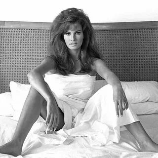 Slideshow raquel welch vintage photos.