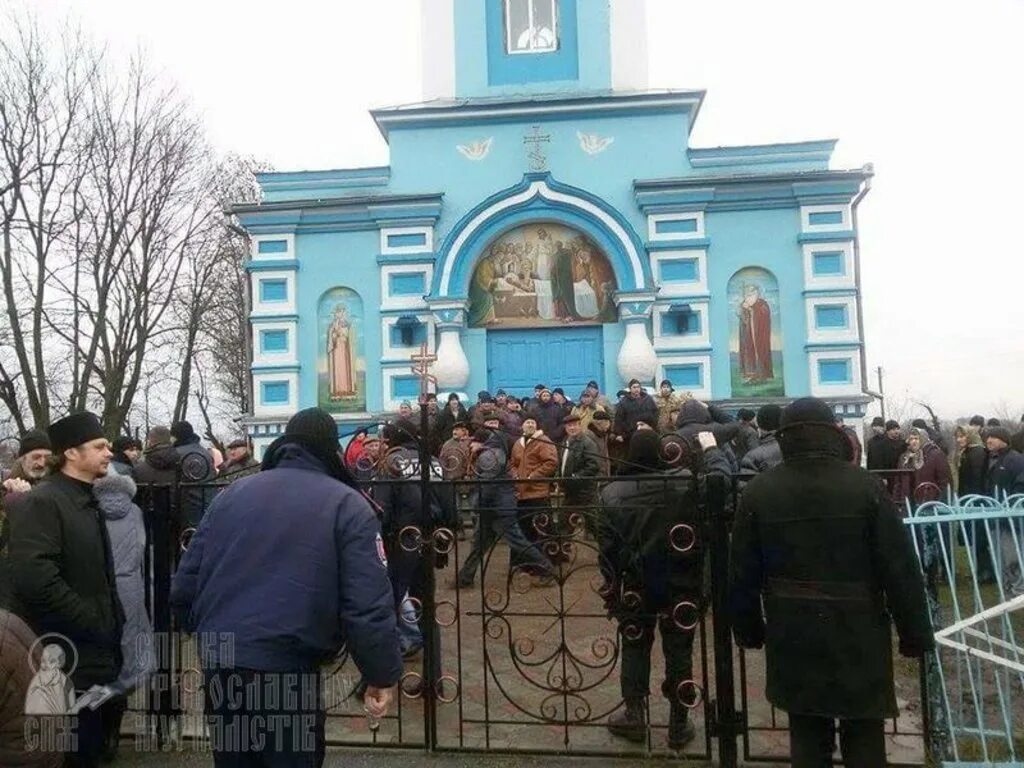 Нападение на церковь. Захват храма православной церкви на Украине. Захват храмов УПЦ МП. Захват церквей Московского Патриархата на Украине. На Украине напали на Церковь Московского Патриархата.