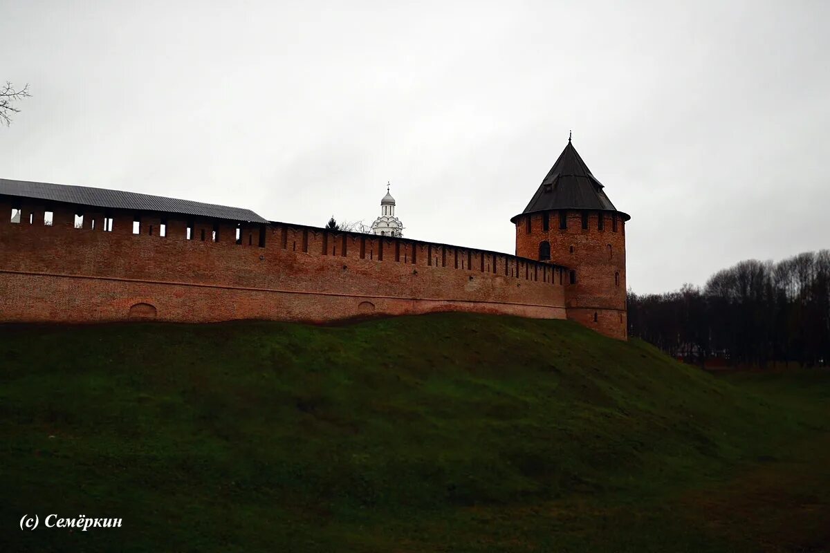 Великий новгород кремль. Детинец. Детинец. Детинец деревянные дома медвежьи озера. Кремль детинец в великом новгороде.