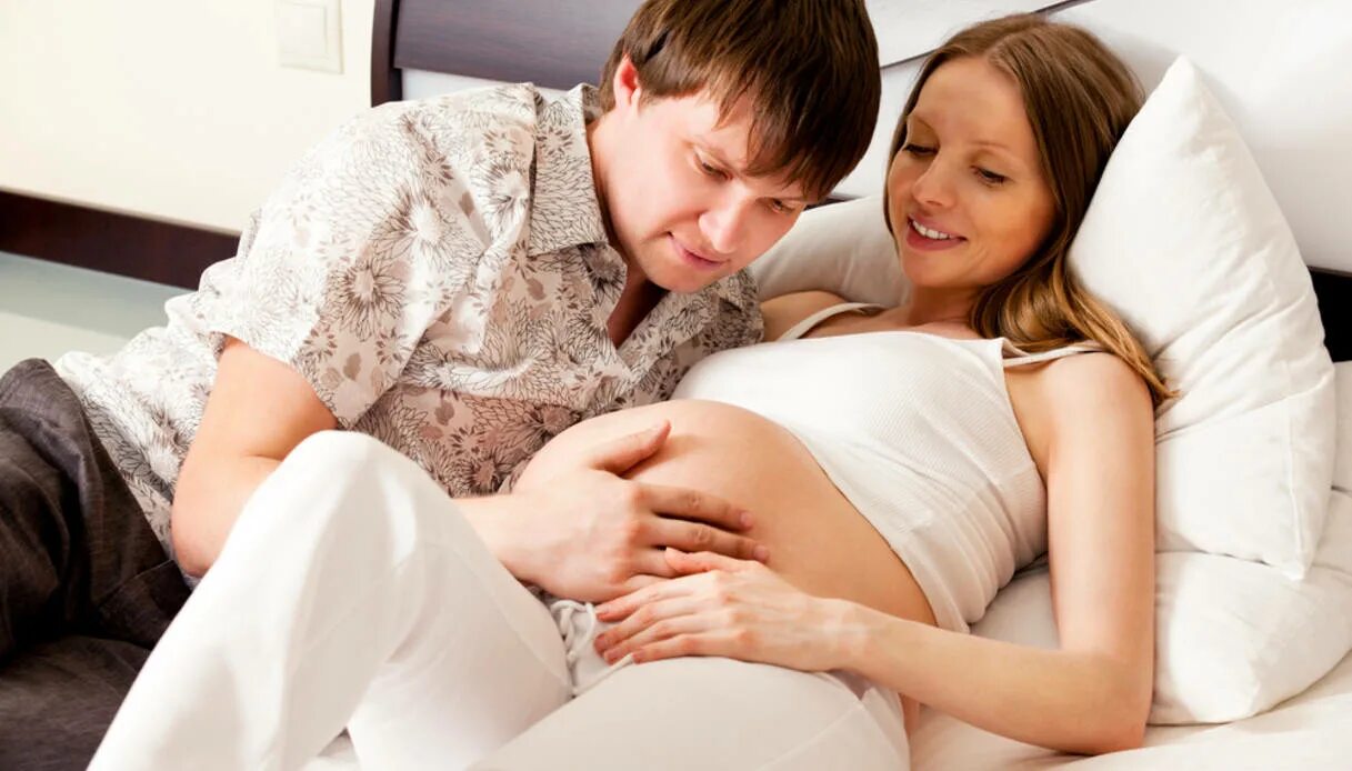 Женщина беременеет. Беременна хочу девочку. Фотосессия беременных с мужем. Беременные женщины с мужчинами. Бесплодие.
