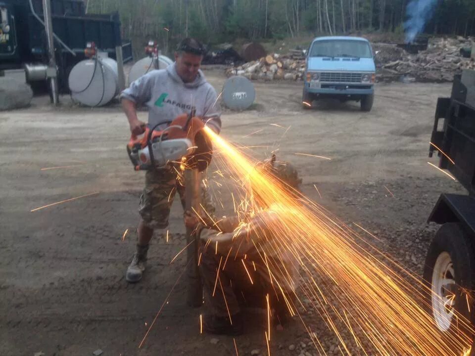 Разбитый урал 4320. Нарушение техники безопасности в строительстве. Несоблюдения техники. Смешные нарушения техники безопасности. Нарушение правил техники безопасности.