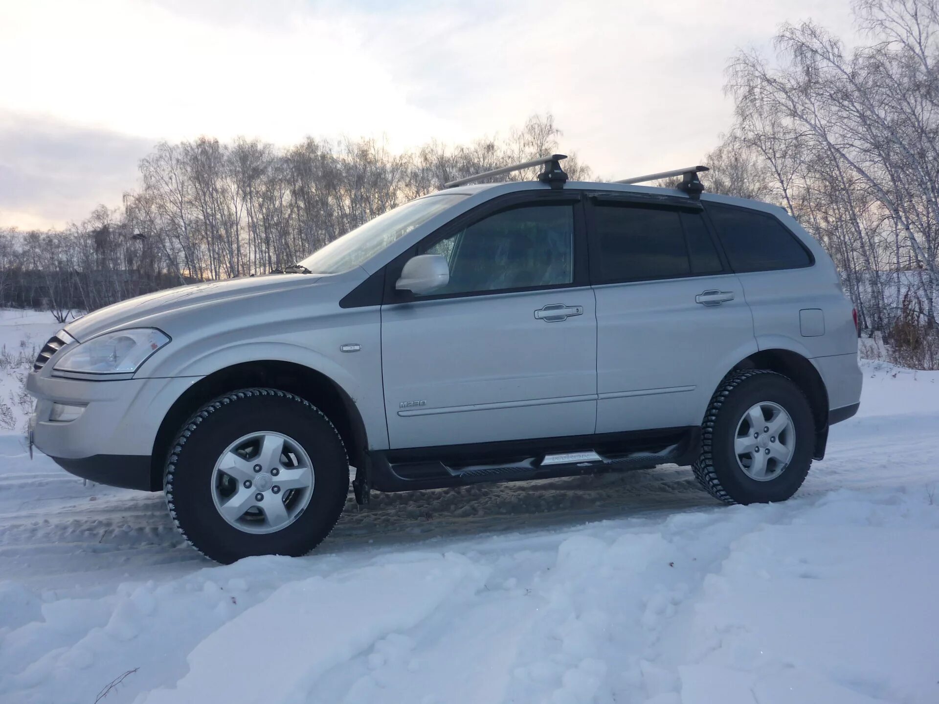 Енг кайрон размеры. Колеса на SSANGYONG Kyron 29”. Санг енг Кайрон 2.3 размер шин. 235/65 R18 на Кайрон. Колеса Санг енг зима 5/130.