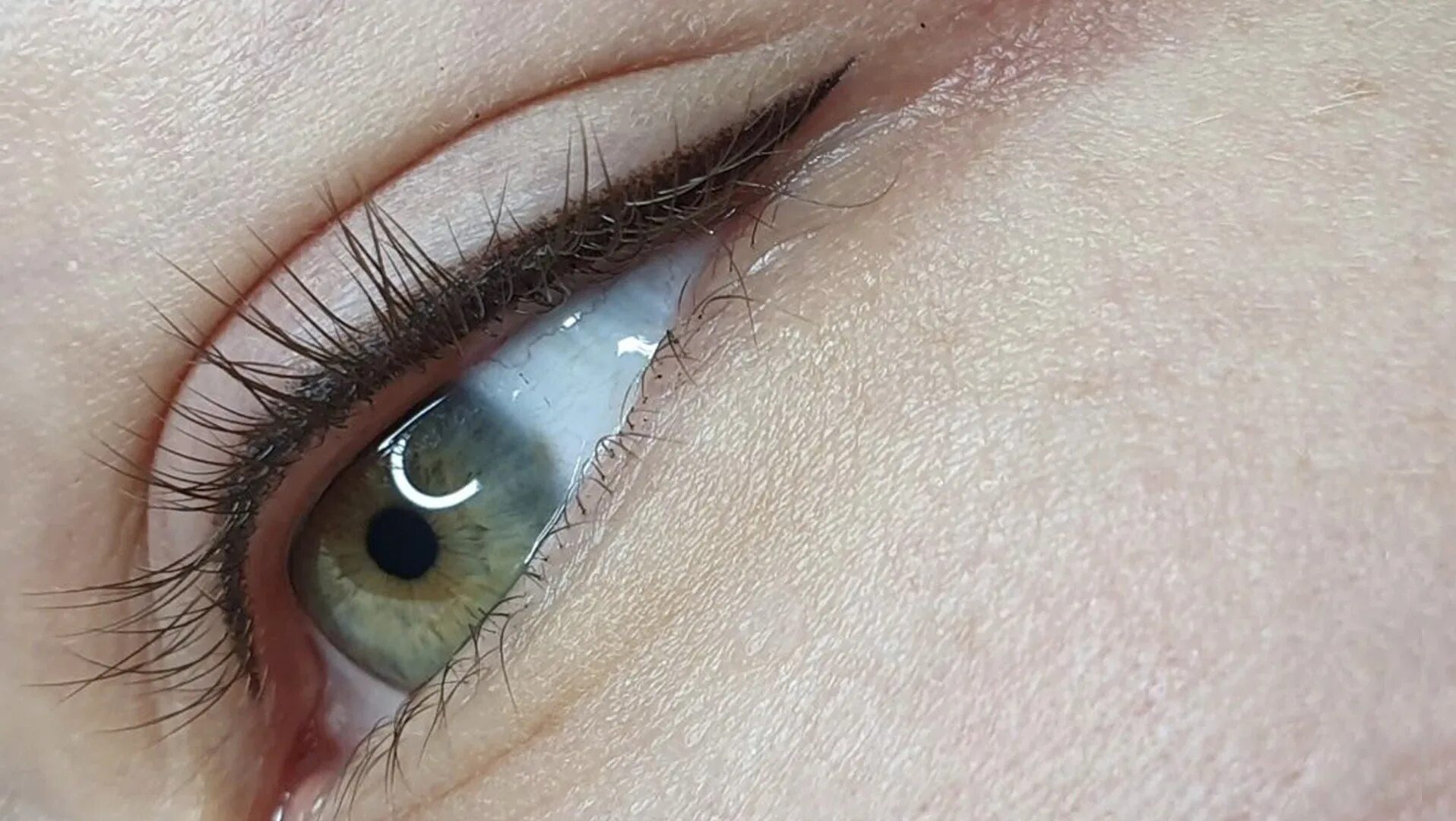 Татуаж глаз межресничное пространство и стрелка. Перманентный татуаж межресничного пространства. Пм межресничка. Перманент межресничное пространство. Межресничное пространство перманентный.