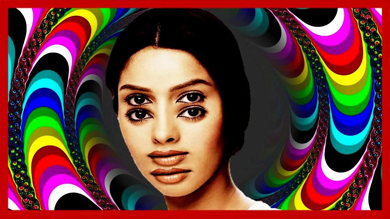 Мона лиза селфи. Следящие картины иллюзия. Картина которая следит за тобой глазами. Старинные портреты с вырезанными глазами. Следящие портреты.