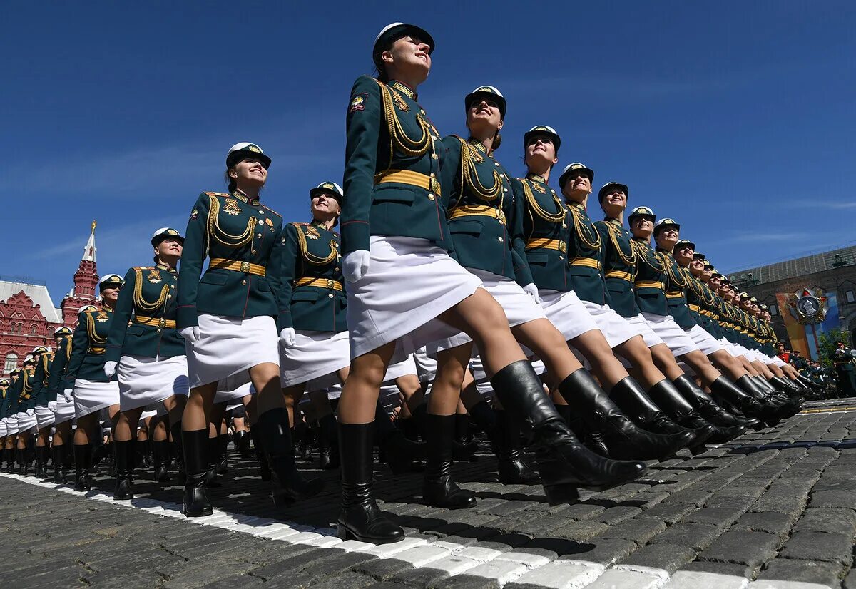 Марш девушки. Курсантки военного университета министерства обороны. курсантки на параде в москве. девушки на параде. женщины на параде победы.