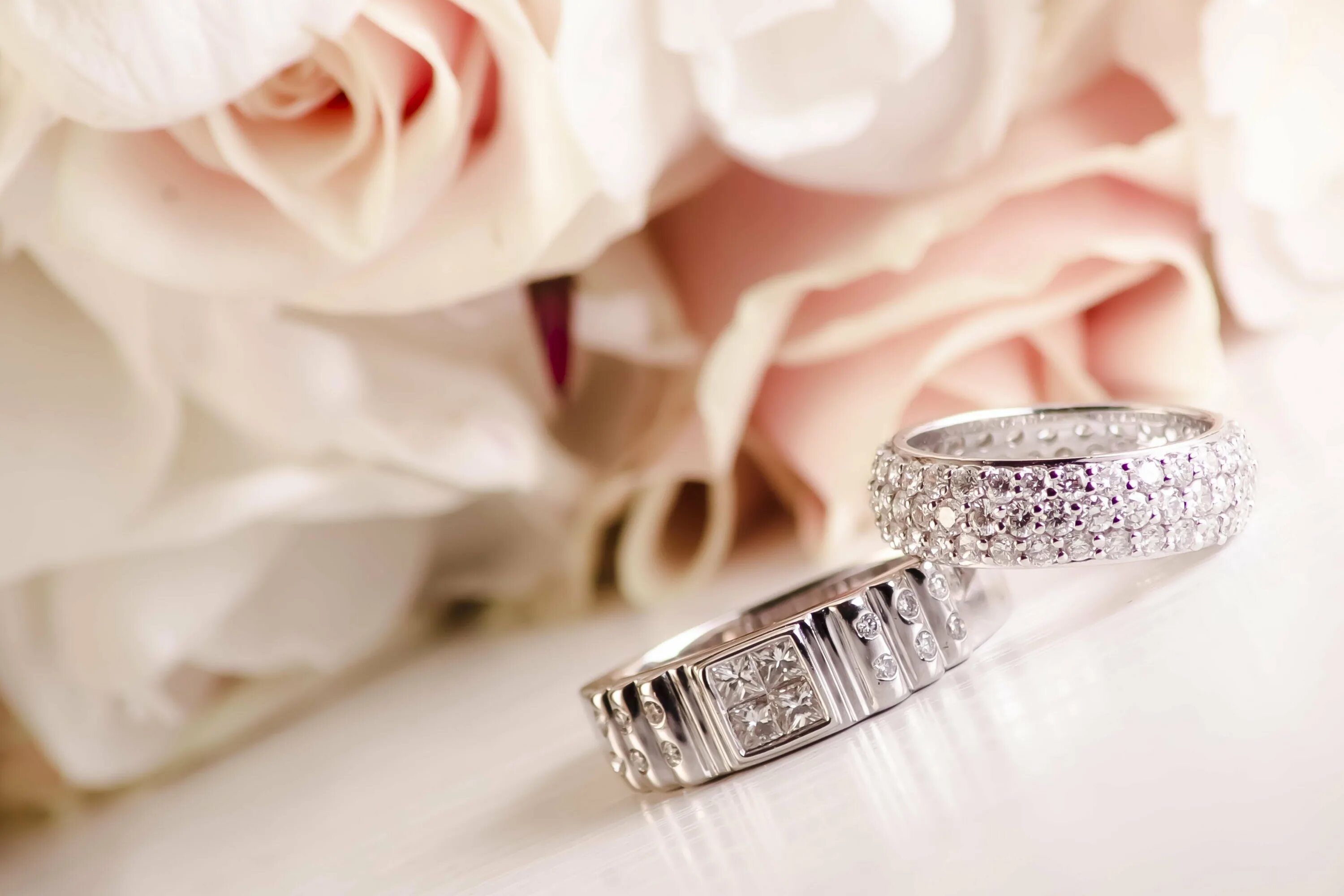Кольца на свадьбу. Обручальное кольцо. Красивые кольца. Свадебные кольца красиво.