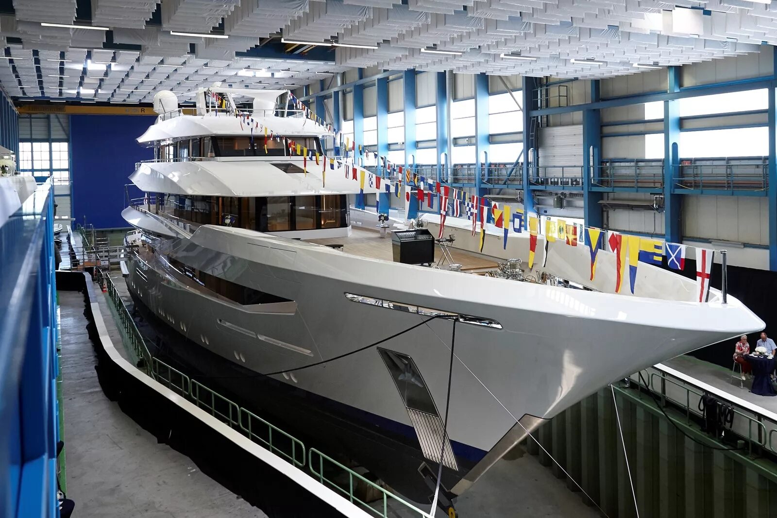 композитные надстройки вымпел стеклопластик. полимерные композитные материалы в судостроении. катер рондо 1650. Joy яхта feadship. судостроение материалы.