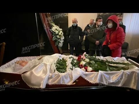 ДНИ.РУ - Страшные кадры с церемонии прощания с Руслановой: Слезы и боль