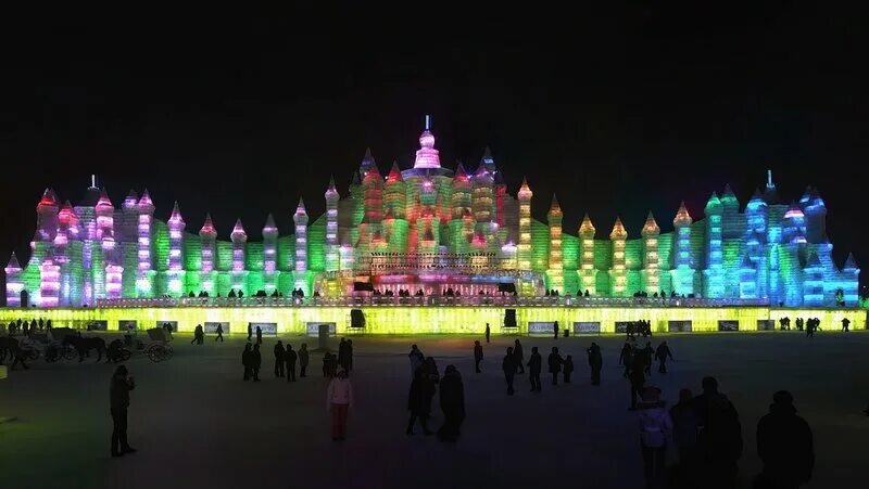 Харбин столица провинции. Ледяной фестиваль в харбине. Ледовый дворец в харбине. Харбин фестиваль льда и снега 2023. Харбинский фестиваль льда и снега в китае.