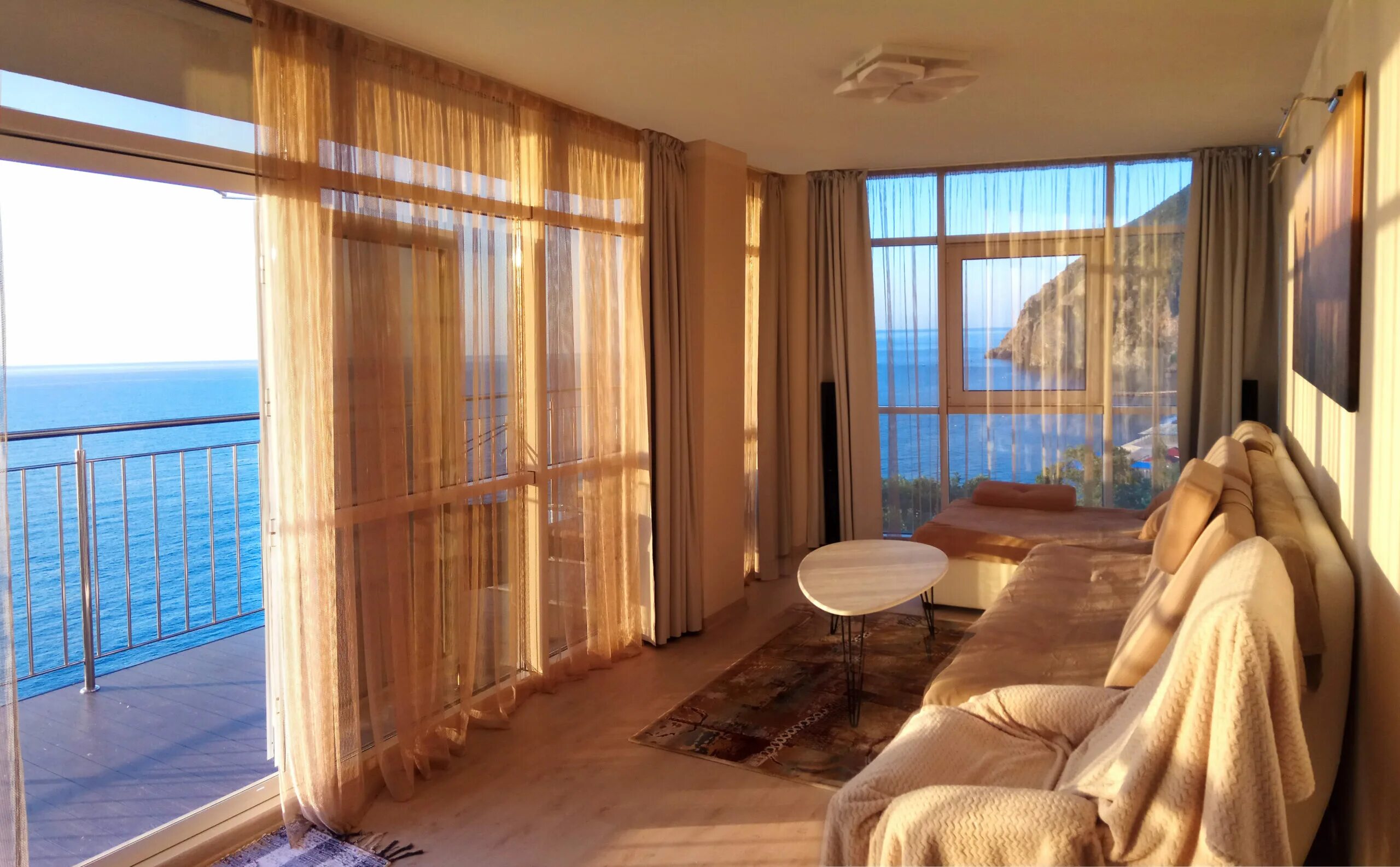 Снять квартиру посуточно на море. Курпаты, алупкинское шоссе, 12-а. Зеленоградск гагарина 63. Ивана голубца, 108. Номера в адлере у моря дом.