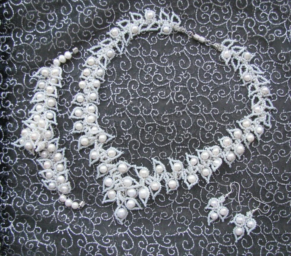 Букет невесты из бисера. Свадебный бисера. Букетик цветов из бисера. Свадебный букет для невесты из бисера. Свадебный бисера.