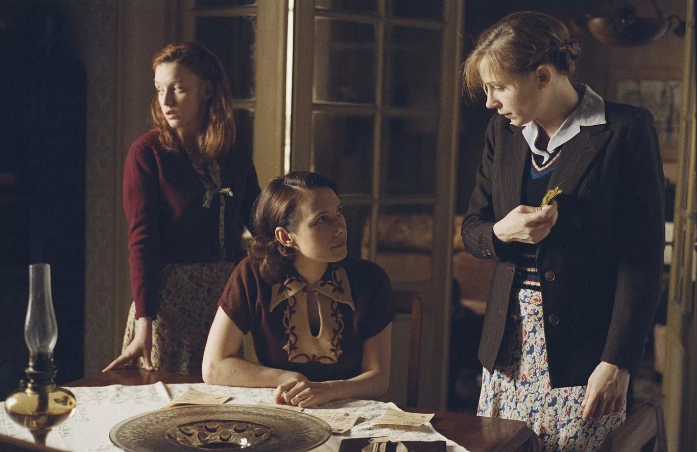 Тайна фото. Семейная тайна (2007) (un Secret). Сесиль де Франс семейная тайна. Фильм с Сесиль де Франс семейная тайна. Секрет 2007 фильм Франция.